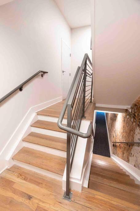 Spacious 2 Bed 2 Bath Downtown Otr Minutes Walk To The Reds Bengals Stadium & More! Cincinnati
