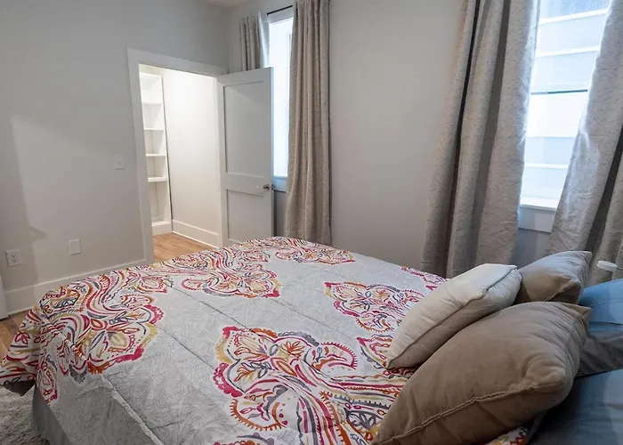 Spacious 2 Bed 2 Bath Downtown Otr Condo Minutes Walk To The Reds Bengals Stadium & More!