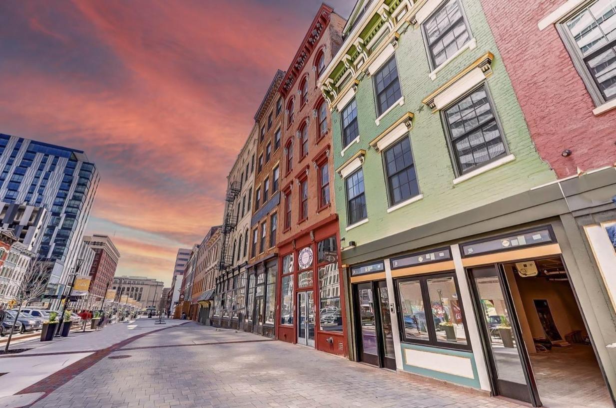 Spacious 2 Bed 2 Bath Downtown Otr Minutes Walk To The Reds Bengals Stadium & More!