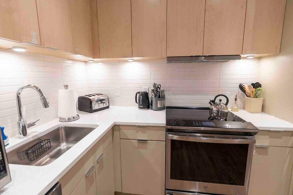 Spacious 2 Bed 2 Bath Downtown Otr Minutes Walk To The Reds Bengals Stadium & More! * Cincinnati