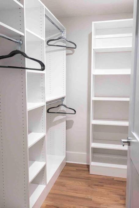 Spacious 2 Bed 2 Bath Downtown Otr Minutes Walk To The Reds Bengals Stadium & More! Apartment *