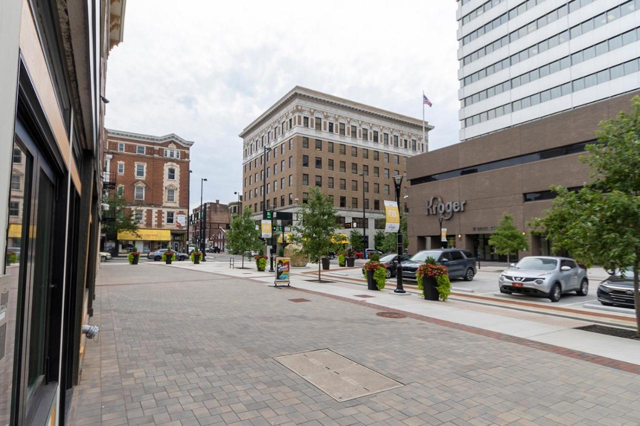 Spacious 2 Bed 2 Bath Downtown Otr Minutes Walk To The Reds Bengals Stadium & More! Apartment Cincinnati