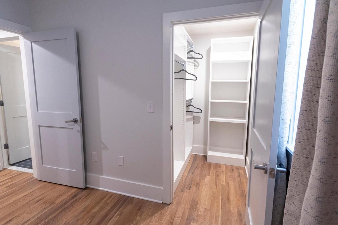 Spacious 2 Bed 2 Bath Downtown Otr Minutes Walk To The Reds Bengals Stadium & More! * Cincinnati