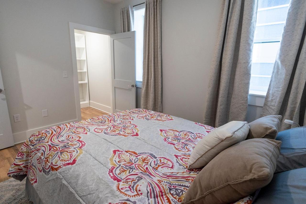 Spacious 2 Bed 2 Bath Downtown Otr Minutes Walk To The Reds Bengals Stadium & More! Cincinnati
