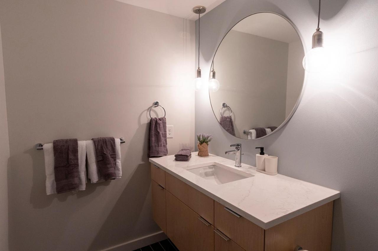 Spacious 2 Bed 2 Bath Downtown Otr Minutes Walk To The Reds Bengals Stadium & More!