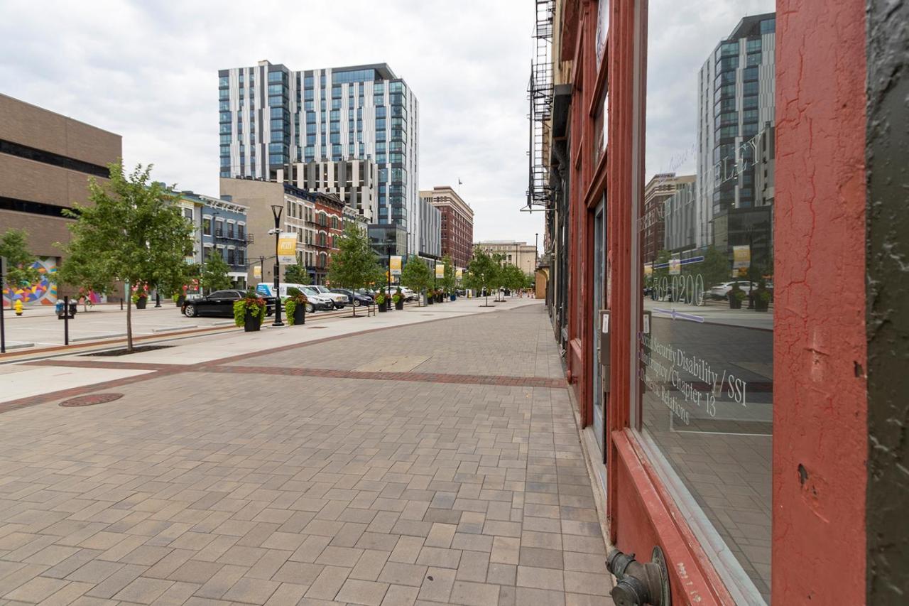 Spacious 2 Bed 2 Bath Downtown Otr Minutes Walk To The Reds Bengals Stadium & More! Cincinnati