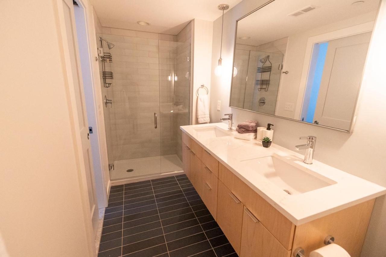 Spacious 2 Bed 2 Bath Downtown Otr Minutes Walk To The Reds Bengals Stadium & More! Apartment *